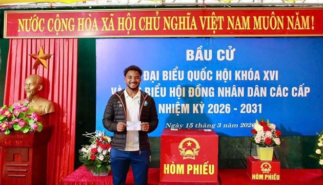 Xuân Son đi bầu cử.