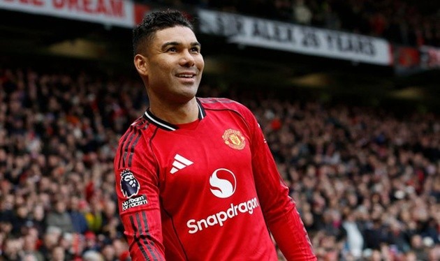 Casemiro tỏa sáng khiến CĐV Man Utd lưu luyến.