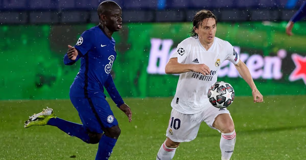 Modric đối đầu cỗ máy mang tên Kante.