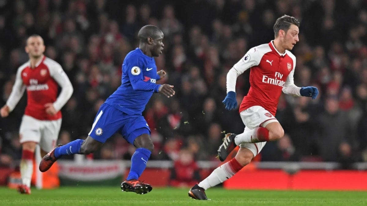 Anh không cho Ozil bất kỳ khoảng trống nào.
