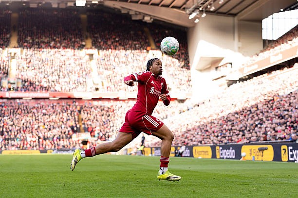 Ngumoha gây ấn tượng mạnh mẽ trong ngày đầu tiên đá chính.