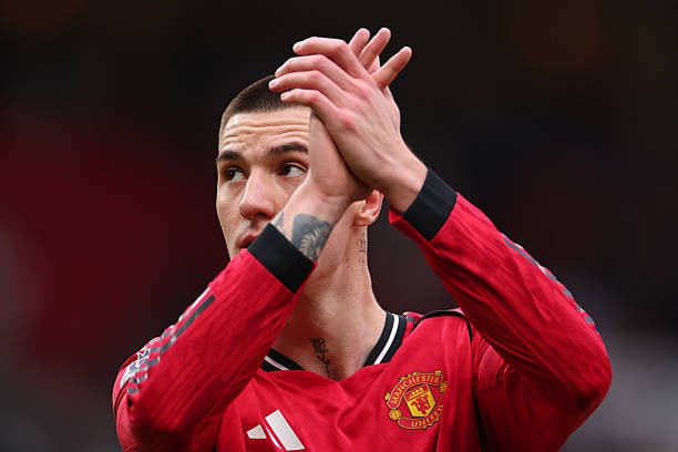 Wes Brown chưa thực sự hài lòng với Sesko.