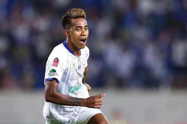 Maung Maung Lwin từng ghi bàn vào lưới Man Utd trong trận đấu giao hữu năm ngoái.