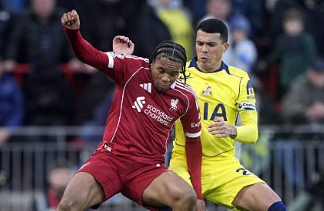 Rio Ngumoha chơi rực sáng.