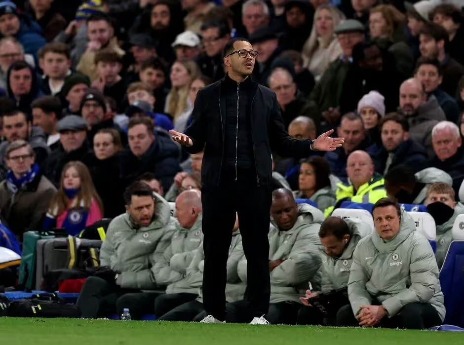 Tương lai Liam Rosenior trở nên không chắc chắn tại Chelsea.