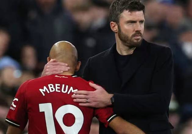 Đã đến lúc Carrick mạnh tay để Mbeumo dự bị.