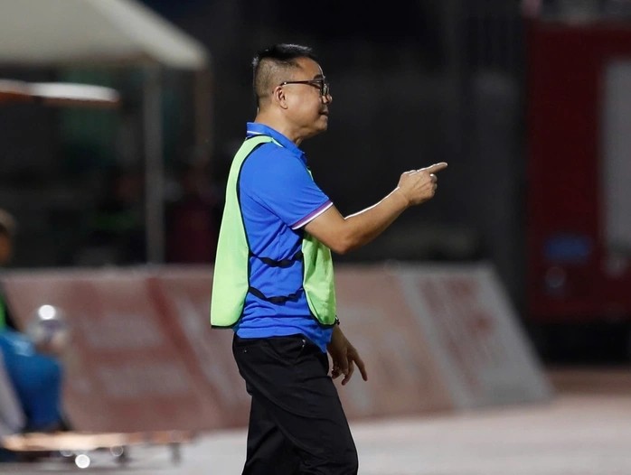 HLV Trần Tiến Đại có màn tái xuất V-League không trọn vẹn.