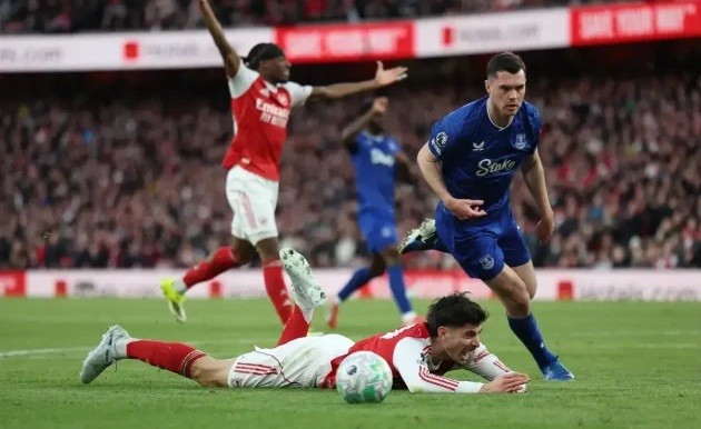 Arsenal được cho đã mất oan penalty.