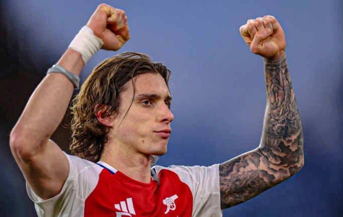 Calafiori đang trong tầm ngắm của nhiều CLB.