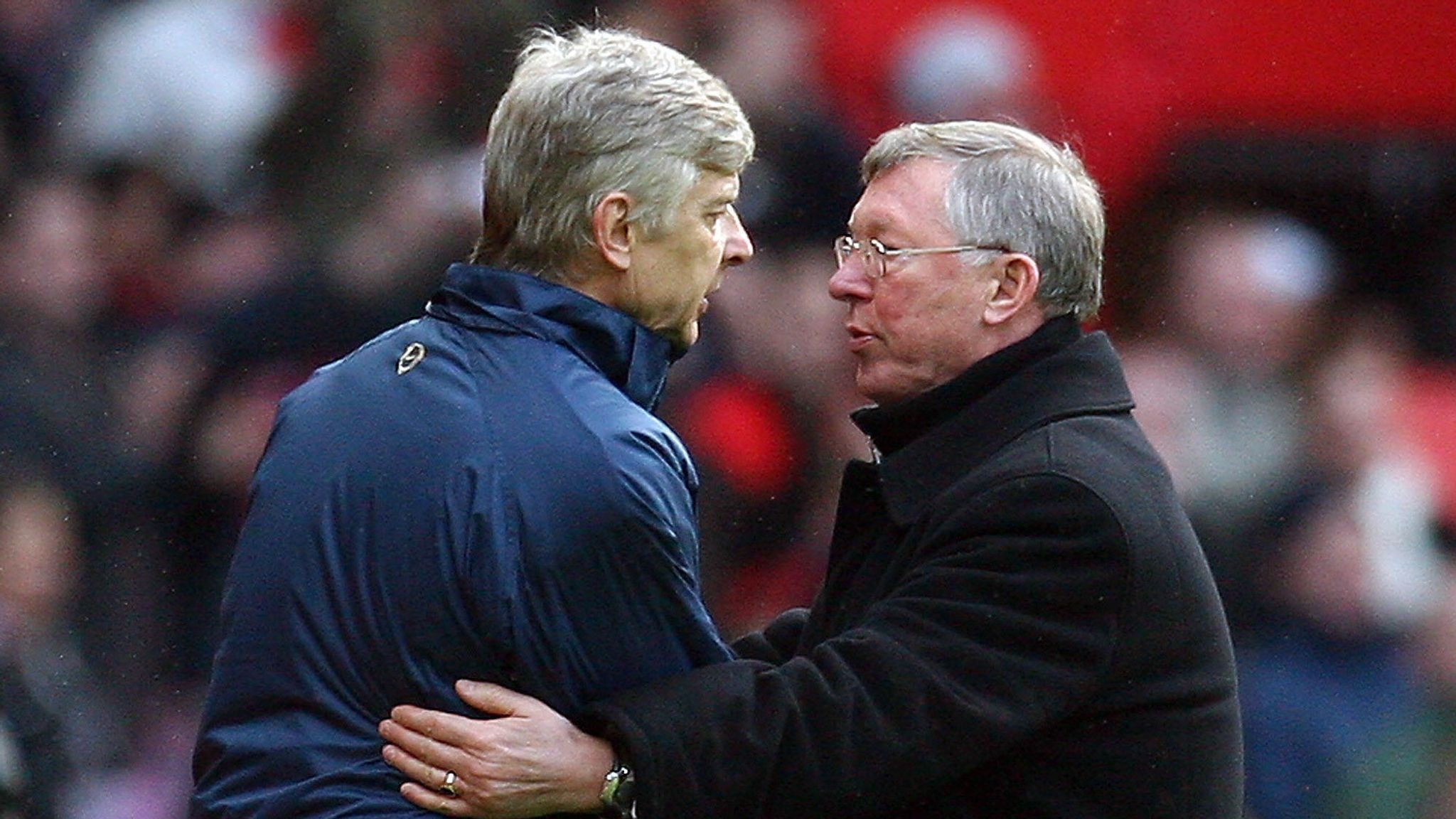 Sir Alex đấu trí Wenger nghẹt thở mỗi tuần.