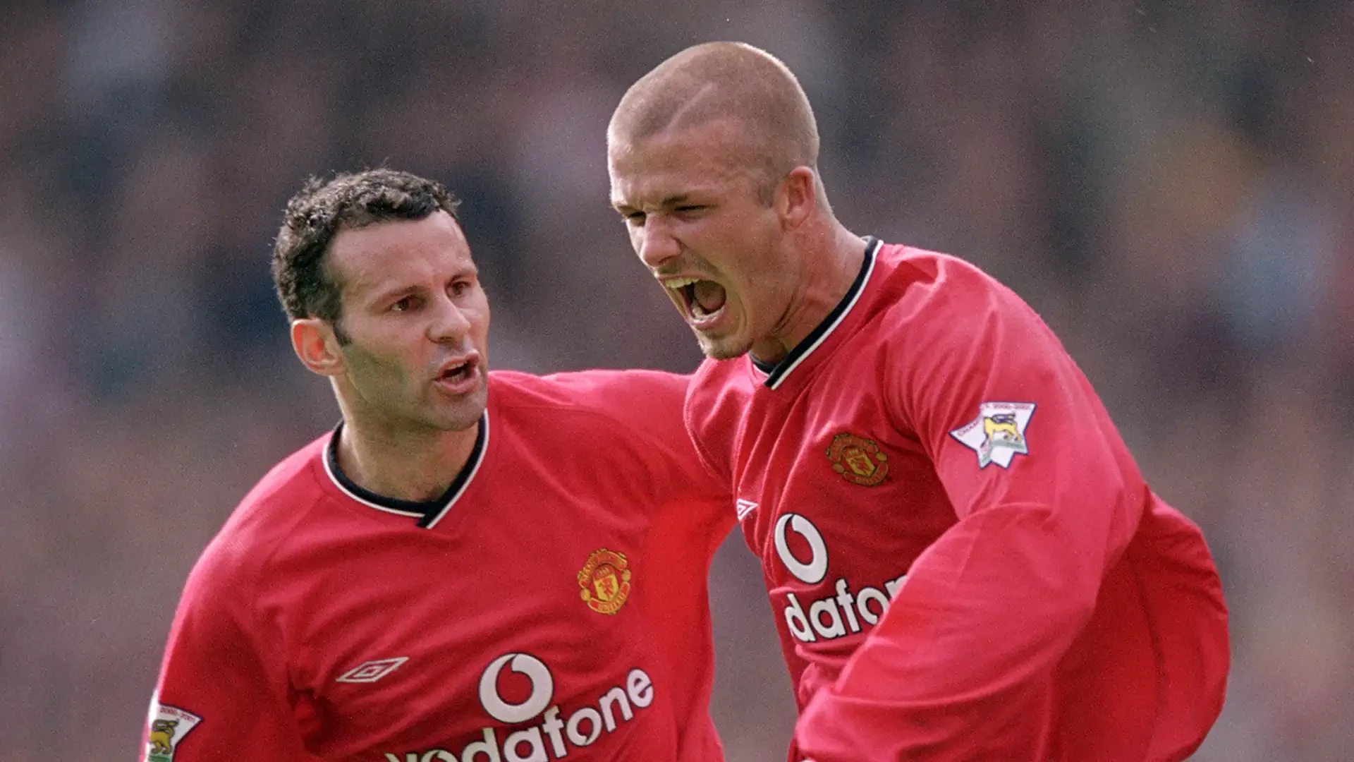 Giggs và Beckham xé toang hàng thủ Arsenal.