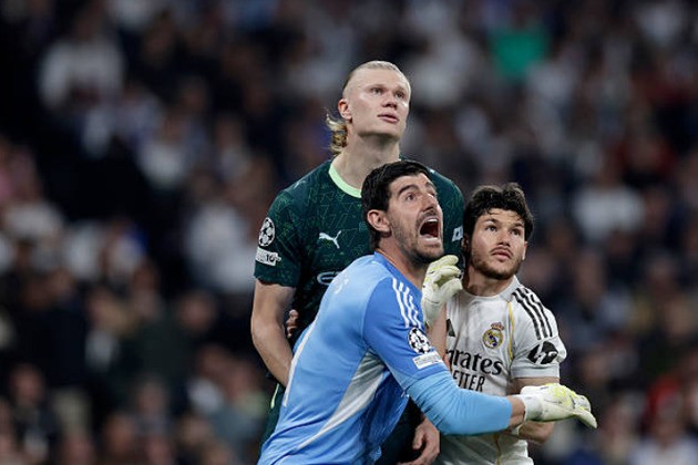 Man City phải vượt qua một núi khó khăn ở trận lượt về.