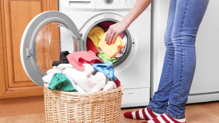 Việc kết hợp nước giặt và nước xả vải sai cách cũng khiến quần áo không có mùi thơm như mong muốn.