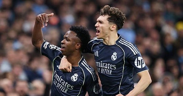 Cú đúp của Vinicius Junior giúp Real Madrid đánh bại Manchester City.