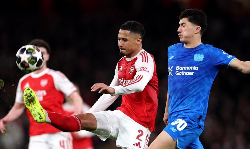 William Saliba (8 điểm): Đối phó với Christian Kofane tốt hơn nhiều so với trận lượt đi và tỏ ra bình tĩnh trong phần lớn thời gian trận đấu.