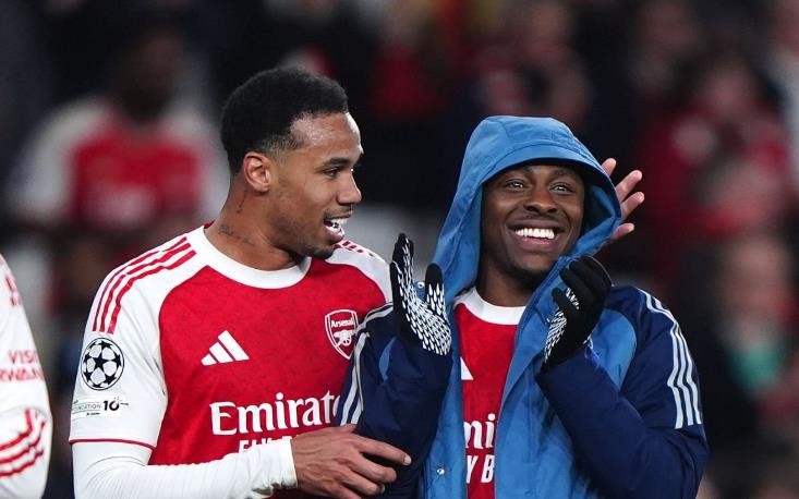 Gabriel (8 điểm): Đáng lẽ anh phải làm tốt hơn với một số cơ hội đánh đầu sớm được trao. Tuy nhiên, ở mặt trận phòng ngự, anh thi đấu rất xuất sắc, đặc biệt là pha phá bóng tuyệt vời ngăn cản Schick đánh đầu ghi bàn.