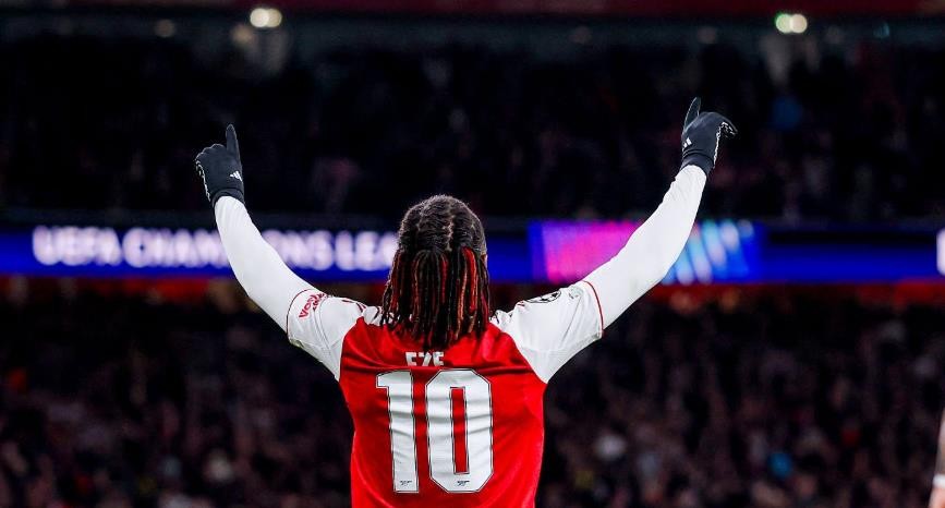 Eberechi Eze (9 điểm): Đáng ngả mũ thán phục! Một cú sút tuyệt hảo từ bản hợp đồng mùa hè khi anh nã cú vô lê tuyệt đẹp từ rìa vòng cấm. Bàn thắng này chắc chắn đã nâng cao sự tự tin của anh, dẫn đến hàng loạt pha xử lý kỹ thuật và phô diễn sau đó. Tuy nhiên, anh đã phải rời sân sau khi dường như gặp phải một chấn thương nhẹ.