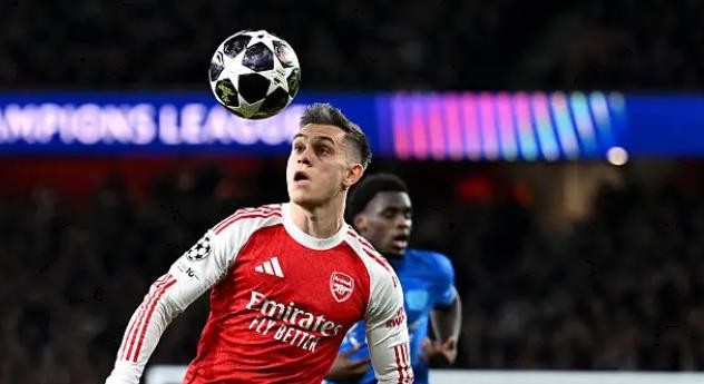 Leandro Trossard (8 điểm): Có một vài pha dứt điểm sớm từ ngoài vòng cấm, một cú sút đi chệch cột, một cú sút khác thử tài Blaswich từ xa. Lẽ ra đã có thể đưa Pháo thủ vươn lên dẫn trước từ cự ly gần, nhưng Blaswich đã cứu thua rất xuất sắc.