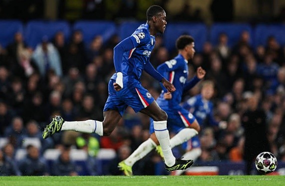 Chalobah đã có một ngày thi đấu vất vả khi không nhận được sự bọc lót tốt từ các đồng đội xung quanh. Dù nỗ lực chỉ huy hàng phòng ngự và là mục tiêu trong các tình huống cố định, anh vẫn không thể ngăn chặn sức mạnh tấn công của đối thủ. Trận đấu kết thúc đầy cay đắng với Chalobah khi anh dính chấn thương nặng và phải rời sân bằng cáng ở cuối trận.