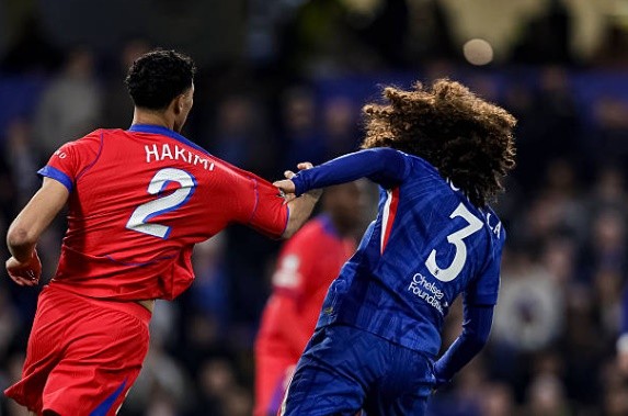 Marc Cucurella – 6.0 điểm Nhà vô địch Euro 2024 đã thi đấu dưới kỳ vọng trong trận này. Cucurella thiếu đi sự hung phấn và năng lượng thường thấy để truyền lửa cho dàn cầu thủ trẻ của Chelsea. Anh thường xuyên bị hụt hơi trong các pha đua tốc độ với Achraf Hakimi và không đóng góp được nhiều cho mặt trận tấn công bên hành lang cánh trái.