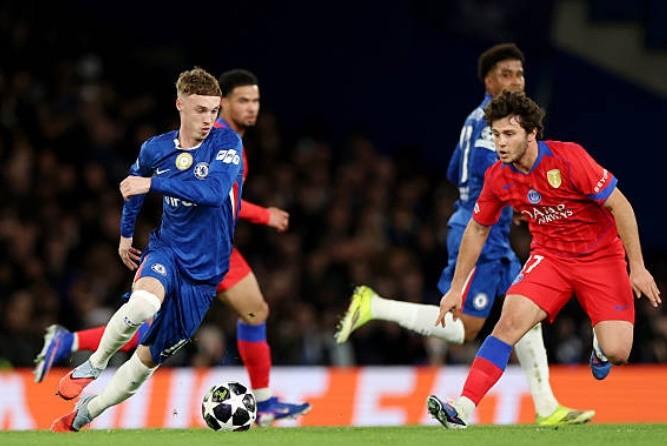 Cole Palmer – 6.0 điểm Ngôi sao sáng nhất của Chelsea mùa này đã không thể tạo nên phép màu. Palmer có một vài đường chọc khe sắc sảo trong hiệp một và buộc thủ môn Safonov phải trổ tài cứu thua, nhưng anh không thể lĩnh xướng lối chơi của toàn đội như kỳ vọng. Palmer bị rút ra nghỉ sau một giờ thi đấu khi Chelsea đã hoàn toàn mất thế trận.