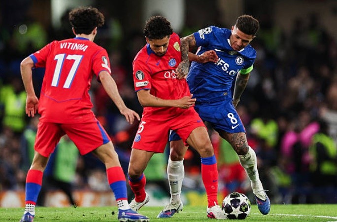 Enzo Fernandez – 6.0 điểm Được bố trí đá dạt cánh trái trong sơ đồ 4-2-3-1, Fernandez tỏ ra không thoải mái. Anh thường xuyên có xu hướng bó vào trung lộ, để lộ khoảng trống bên hành lang cánh. Khi không ghi bàn hay kiến tạo, tiền vệ người Argentina dễ dàng bị 