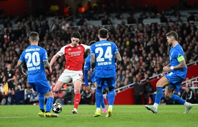 Rice xé lưới Leverkusen.