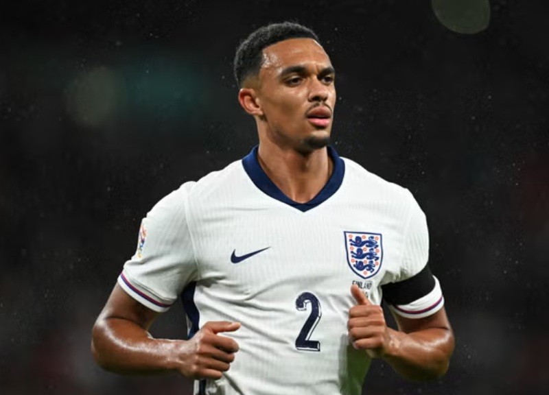 Trent Alexander-Arnold đang đợi cơ hội từ tuyển Anh.