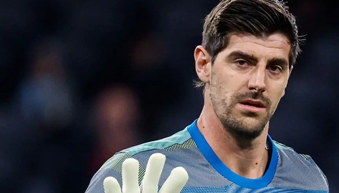  Courtois đã phải rời sân sớm.