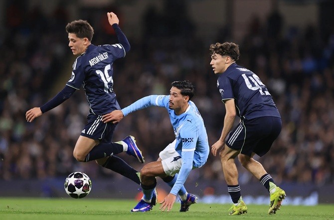 Guler (7): Chơi ấn tượng trong hiệp một, che chắn và luân chuyển bóng cực tốt dưới áp lực.