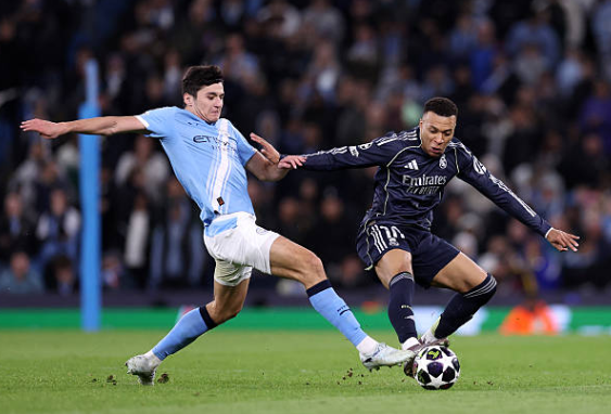 Khusanov (5.8): Đã có một trận đấu đầy nỗ lực khi liên tục theo kèm và ngăn chặn thành công Vinicius, xứng đáng nhận được một kết quả tích cực hơn so với diễn biến trên sân.