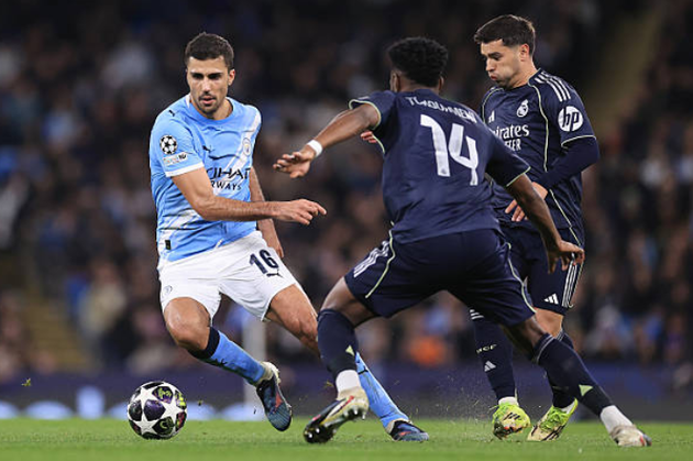 Rodri (6.6): Thử thách thủ môn đối phương từ sớm và hoạt động bền bỉ ở giữa sân, tuy nhiên hiệu quả từ những cú dứt điểm của anh giảm dần khi thể lực suy giảm.