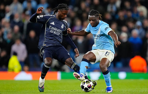 Doku (6.5): Là mũi tấn công nguy hiểm xuyên suốt trận đấu, liên tục khuấy đảo hàng thủ đối phương bằng tốc độ và kỹ thuật cá nhân điêu luyện để duy trì áp lực tấn công.