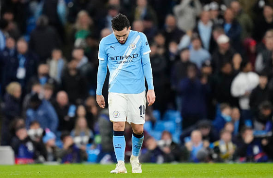 Cherki (6.3): Góp mặt tích cực trong các đợt lên bóng khiến hàng thủ Real Madrid thường xuyên gặp khó khăn, dù một số pha xử lý cuối cùng vẫn thiếu đi sự sắc bén cần thiết.