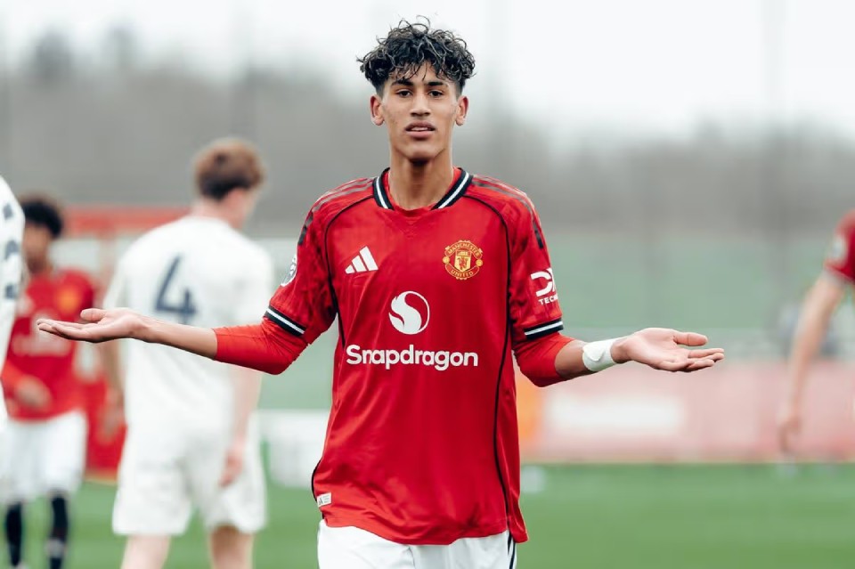 Môi trường an toàn giúp cầu thủ trẻ phát triển.