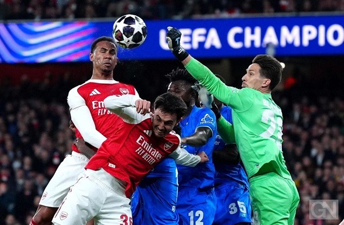 Blaswich có tổng cộng 10 pha cứu thua trước Pháo thủ.