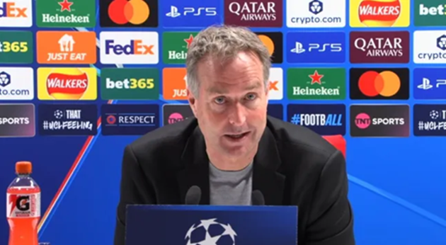 HLV Huijman đánh giá cao Arsenal trong cuộc đua vô địch Champions League.