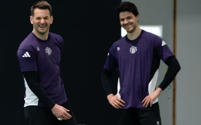 Heaton và Senne Lammens.