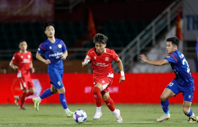 Tài năng trẻ Khoa Ngo trong màu áo CLB CA TP.HCM.