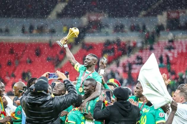 Senegal từ chối trả cúp AFCON theo quyết định của CAF.