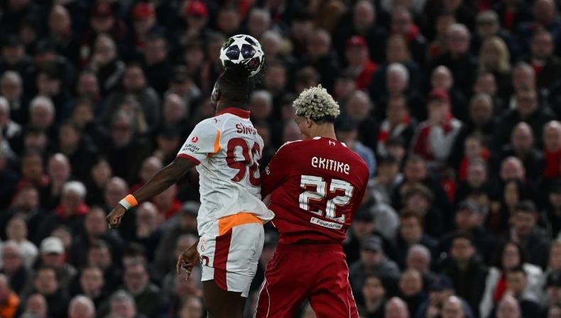 Liverpool gặp không ít áp lực trước trận.