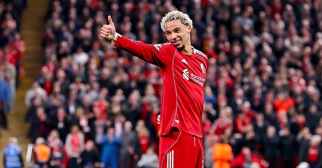 Hugo Ekitike (8): Đôi lúc thi đấu khá phập phù, nhưng chân sút người Pháp đã tận dụng rất tốt cơ hội ghi bàn của mình.