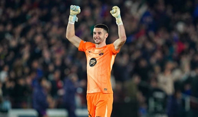 Joan Garcia (6.7): Chơi điềm tĩnh bằng chân nhưng bất lực trước các pha dứt điểm của Elanga. Anh khiến fan lo lắng khi rời sân cuối trận vì chấn thương.