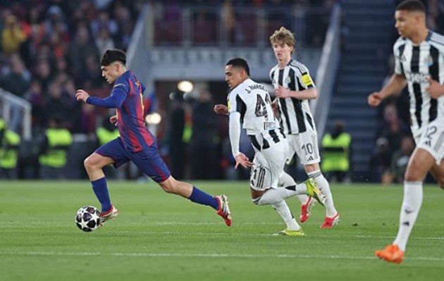 Gerard Martin (7.3): Mắc lỗi vị trí bàn thua đầu nhưng chuộc lỗi bằng pha kiến tạo bằng đầu cho Bernal.