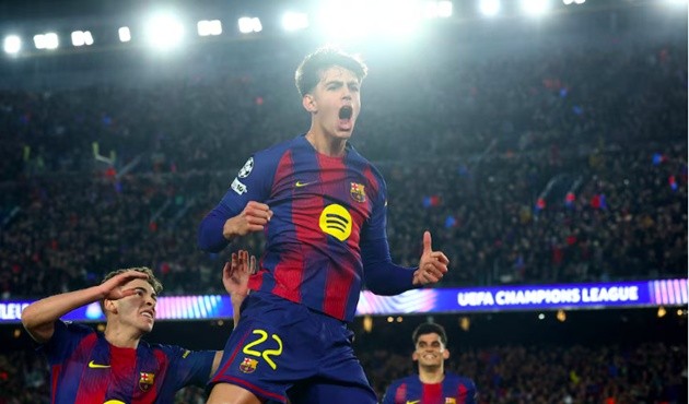 Marc Bernal (7.5): Duy trì cái duyên ghi bàn ấn tượng, dù đôi lúc gặp khó trước lối đá áp sát của đội khách.