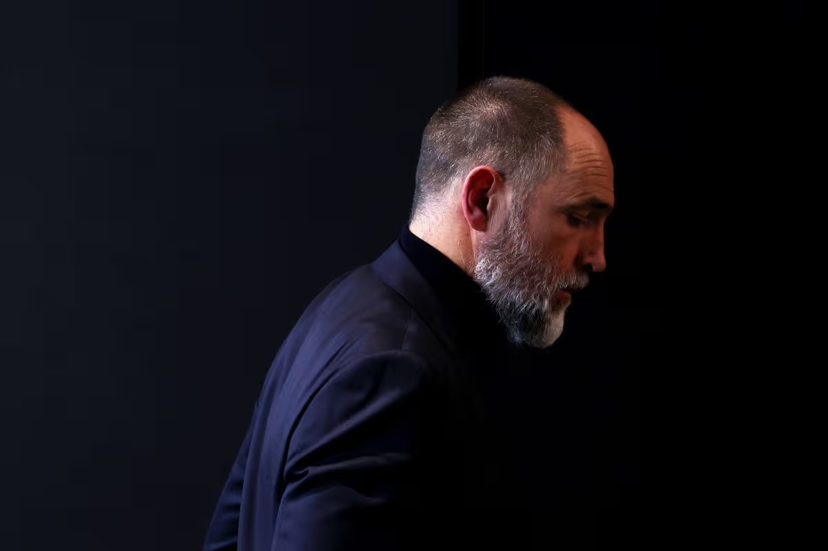 HLV Igor Tudor bị chỉ trích vì hành vi đi thẳng vào đường hầm sau trận lượt về với Atletico Madrid.