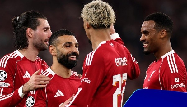 Liverpool đè bẹp Galatasaray để ghi tên mình vào vòng tứ kết.