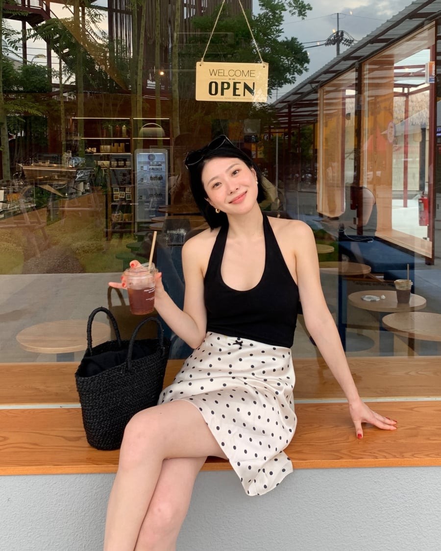 Trong mùa hè 2026, chấm bi được làm mới bằng nhiều kích thước và bảng màu đa dạng hơn. 