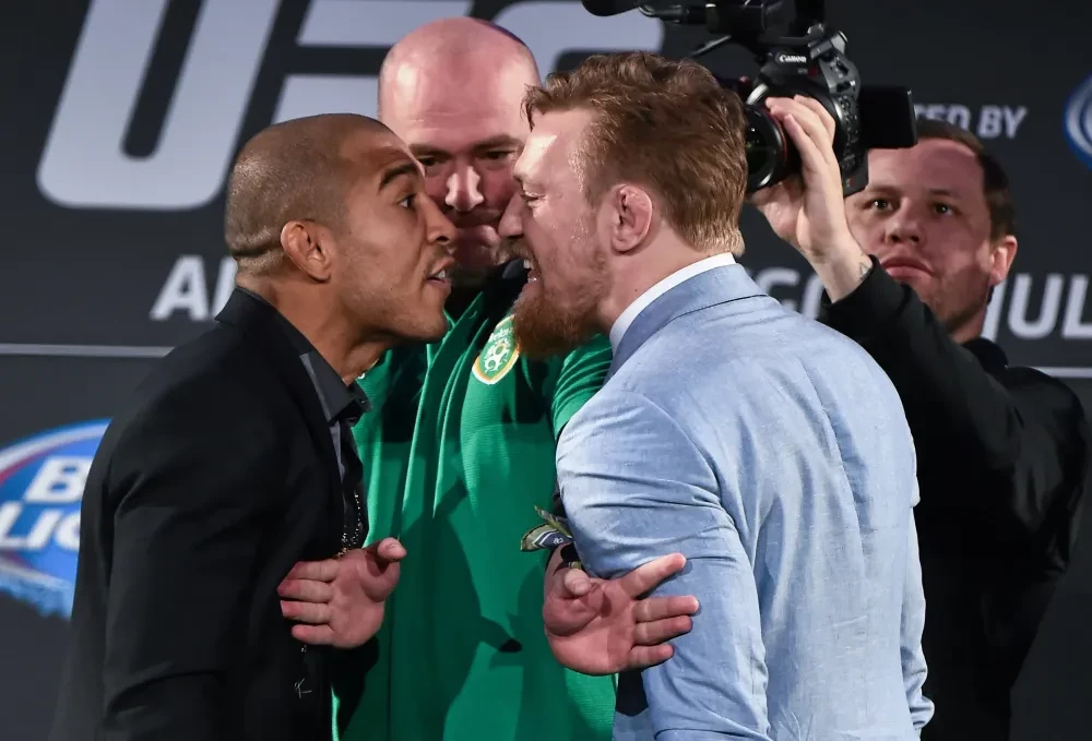 Jose Aldo và Conor McGregor trong một buổi họp báo quảng bá cho UFC 189
