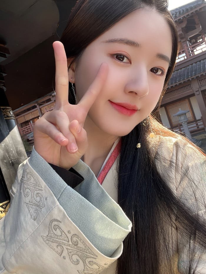 Một trong những nguyên tắc quan trọng giúp mái tóc giữ được độ bóng khỏe là hạn chế gội đầu quá nhiều. 